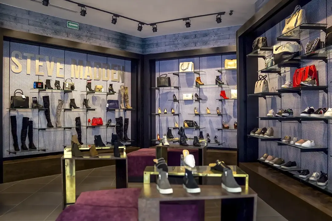 Interiorismo comercial y diseño de interiores en México para boutique Steve Madden por VIDCON.